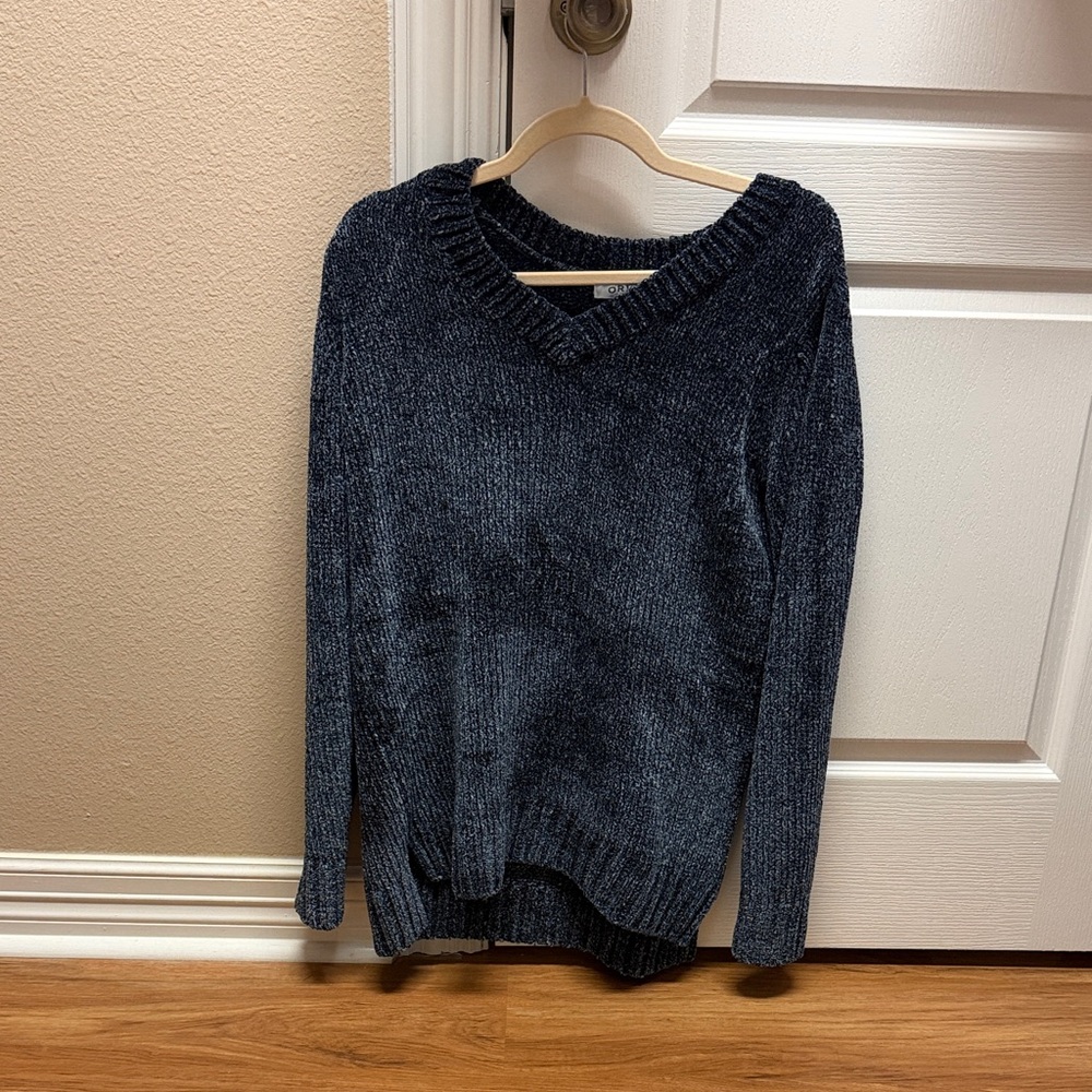 Women's V-Neck Sweater - Dark blue